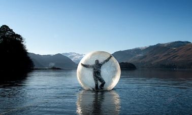 La grande eau commerciale d'explosion joue la boule de marche de l'eau gonflable sexy géante de bulle