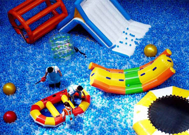 Le plus défunt parc d'attractions gonflable avec la boule en plastique, parc gonflable de jouets pour des enfants