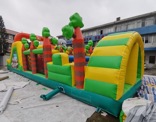 Parcours du combattant gonflable de bâche avec des obstacles fous de course de trampoline d'animaux de dinosaure
