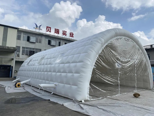 Tente gonflable de grande station de lavage extérieure portative serrée d'air pour le terrain de football