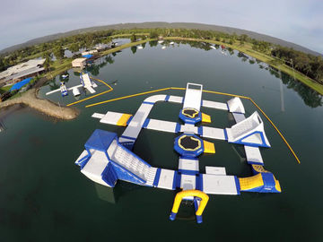 Parc gonflable d'Aqua du combattant de parcours de jeux bleus de l'eau pour le lieu de villégiature luxueux
