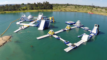 Parc gonflable d'Aqua du combattant de parcours de jeux bleus de l'eau pour le lieu de villégiature luxueux