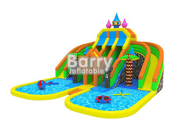Noms gonflables de parc d'attractions de château drôle avec la piscine et jouets de flottement gonflables