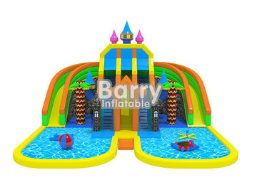 Noms gonflables de parc d'attractions de château drôle avec la piscine et jouets de flottement gonflables