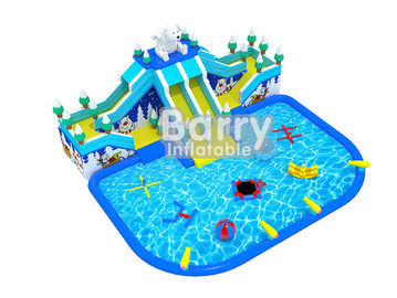 L'air gonflable de parc aquatique de glissière d'ours badine le terrain de jeu gonflable avec des jouets de l'eau
