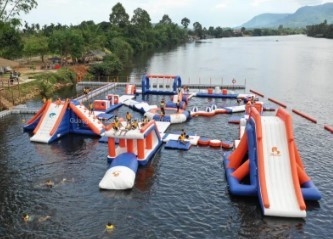 0.9mm PVC gonflable flottant parc aquatique gonflable parcours d'obstacles sur l'eau EN71