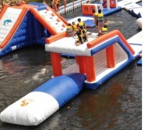0.9mm PVC gonflable flottant parc aquatique gonflable parcours d'obstacles sur l'eau EN71