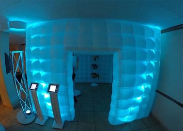 Couleur gonflable romantique de la lumière 2.4m de la cabine LED de photo changée avec le ventilateur