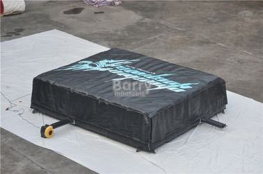 Airbag gonflable noir de saut pour skier, taille sautante gonflable 5.1x6.1x1.4M de protection