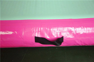 Petit tapis rose de gymnastique d'explosion, voie gonflable de dégringolade pour la maison