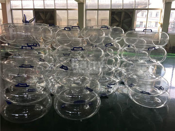 Le tube simple transparent, flotteur d'amusement joue l'anneau gonflable de natation de l'eau