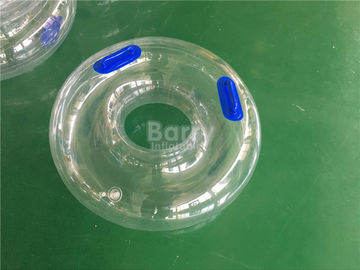 Le tube simple transparent, flotteur d'amusement joue l'anneau gonflable de natation de l'eau