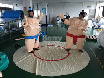 Costumes gonflables adultes de lutte de sumo avec le tapis pour l'événement extérieur