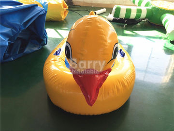 Le grand animal jaune de canard flotte les jouets gonflables de l'eau pour la piscine avec l'impression de logo