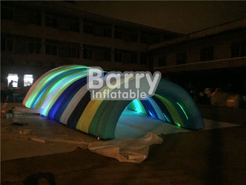 Tente gonflable blanche imperméable pour l'événement, tente adaptée aux besoins du client de tunnel de l'explosion LED