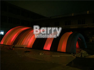 Tente gonflable blanche imperméable pour l'événement, tente adaptée aux besoins du client de tunnel de l'explosion LED