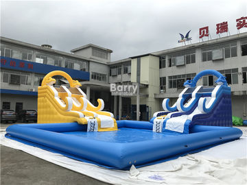 Glissière gonflable adaptée aux besoins du client de parc aquatique avec le terrain de jeu gonflable de piscine/enfants