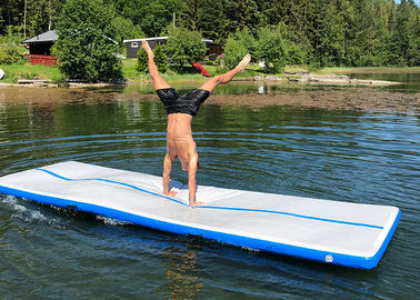 Tapis de flottement de yoga de l'eau gonflable d'Aqua de sport aquatique de forme physique dans la piscine ou le lac