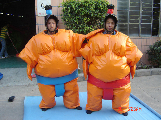 La lutte de sumo gonflable de bâche adapte aux jeux interactifs de sport