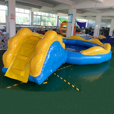 Bleu profond gonflable de piscine de place d'enfants et couleur jaune