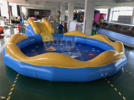 Bleu profond gonflable de piscine de place d'enfants et couleur jaune
