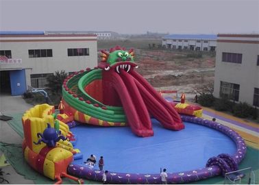 Parc aquatique gonflable d'enfants drôles, terrain de jeu de flottement gonflable de parc aquatique