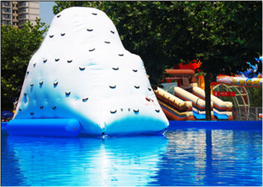 L'eau gonflable extérieure joue le mur s'élevant de flottement d'iceberg gonflable de piscine