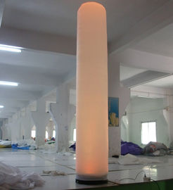 Grande colonne EN71 gonflable commerciale approuvée avec l'éclairage de LED