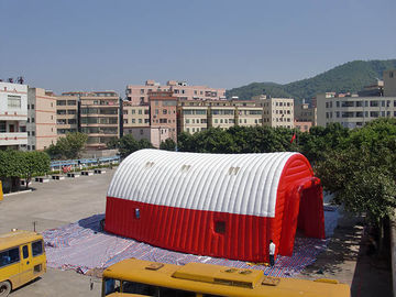 Tentes gonflables extérieures adaptées aux besoins du client de garage de tente gonflable résistante au feu