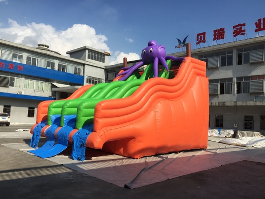 Pliez le parc gonflable piquant d'équipement de terrain de jeu d'amusement de glissière d'eau