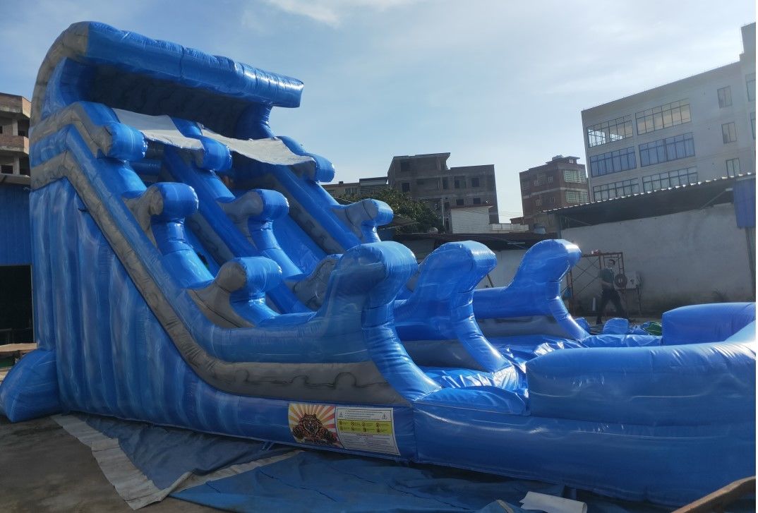 Le PVC assorti colore la glissière d'eau gonflable avec la norme de la piscine EN14960
