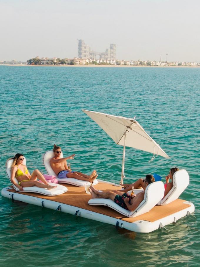 Lacs d'eau Océan Loisirs en forme de T Yacht flottant gonflable Dock Fête des amis de la famille 5