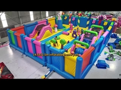 Le plus grand parc de jeux gonflable pour enfants