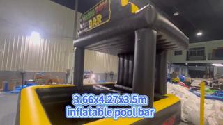 une barre gonflable pour la piscine