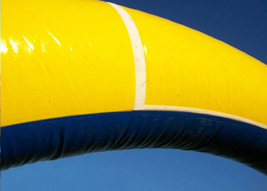 Les produits gonflables de la publicité de voûte géante de la publicité ont adapté le jaune aux besoins du client pour l'événement