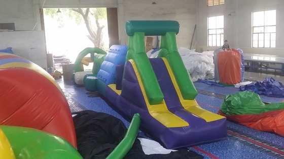 Cours d'obstacles d'eau gonflable personnalisé sur la piscine / course gonflable avec logo personnalisé