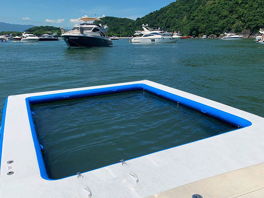 Yacht Sports en plein air Piste de couture piscine de mer gonflable Océan flottant piscine de mer avec filet anti-méduse