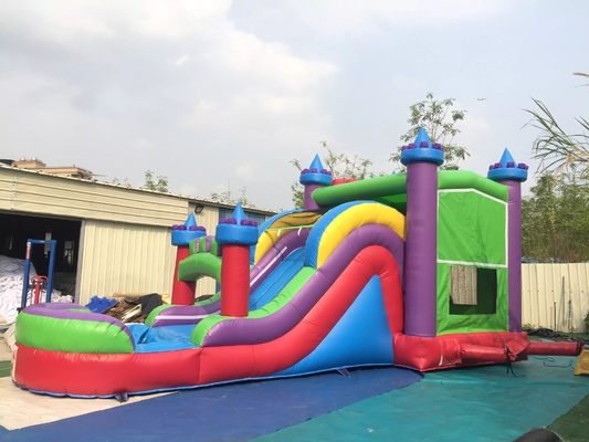 Château gonflable en plein air maison avec toboggan et piscine