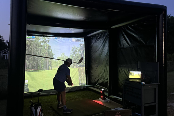 Cage d'entraînement de golf portable Simulateur de golf gonflable Projecteur Tente de tir avec écran