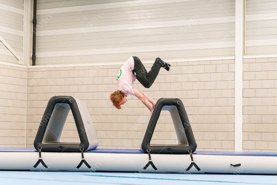 Cours d'obstacles pour enfants ninja guerrier