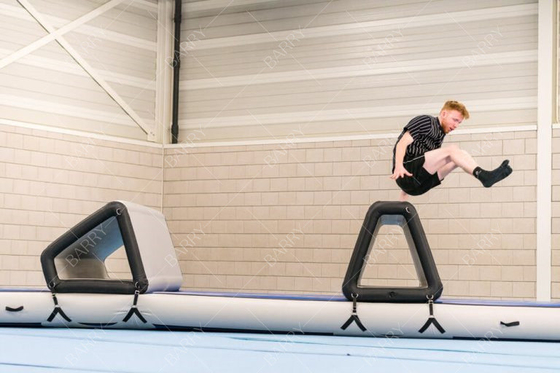 Cours d'obstacles pour enfants ninja guerrier
