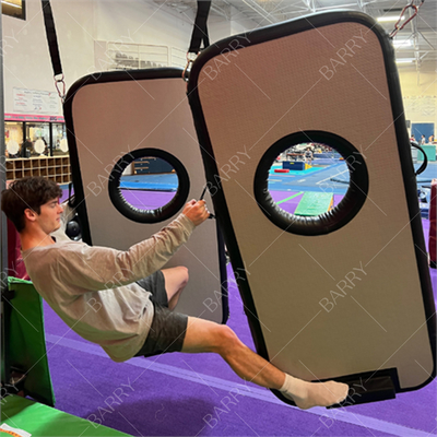 Commercial Bounce House Air Door Ninja Warrior Équipement de course d'obstacles flottant pour adultes à l'intérieur
