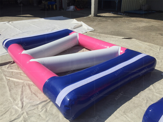Le plaisir de l'eau avec notre parc aquatique gonflable flottant personnalisé et notre souffleur d'air
