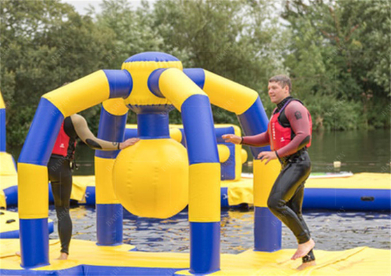 Parc aquatique en PVC sur le lac déterminé par la taille pour les activités de groupe et le plaisir