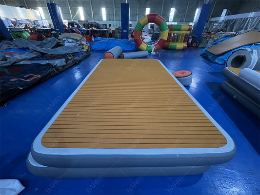 Jeu de sport nautique de luxe sur gonflables Bana Plateforme de quai gonflable Fête de plage Bana Cabane flottante gonflable