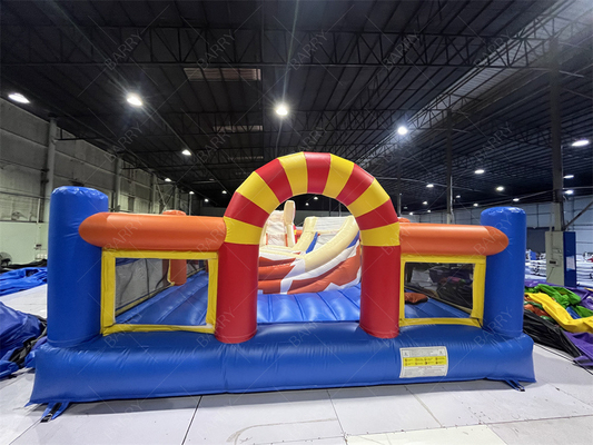 Parc d'attractions gonflables pour enfants en plein air avec piste d'obstacles