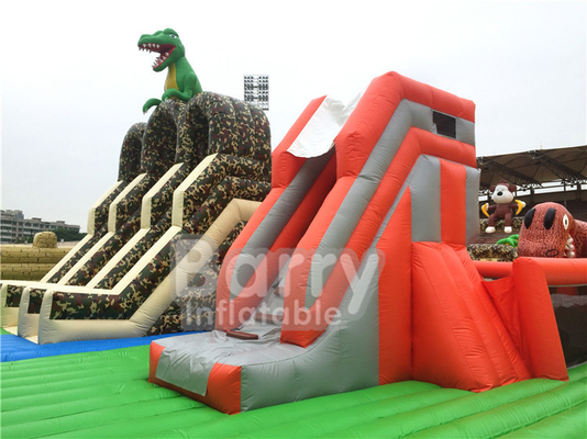 1600m2 Le plus grand parc à thème gonflable au monde Dinosaures à l'intérieur Grand saut en plein air Avec jeu de sport