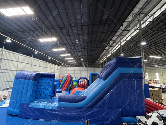 Parc d'attractions gonflable commercial avec un terrain d'obstacles à billes intérieures