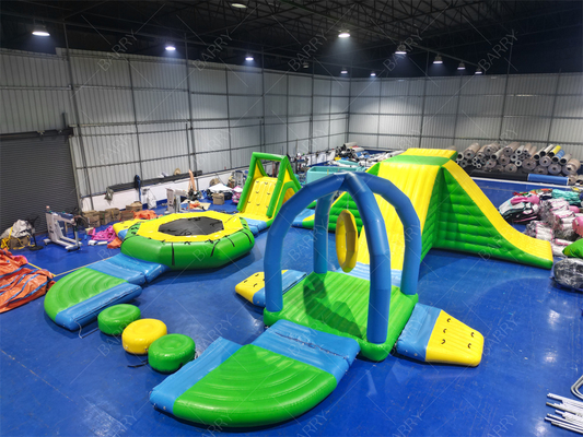 Jeux de jeux d'eau équipement personnalisé commercial extérieur nouveau vert gonflable parc aquatique flottant pour la mer