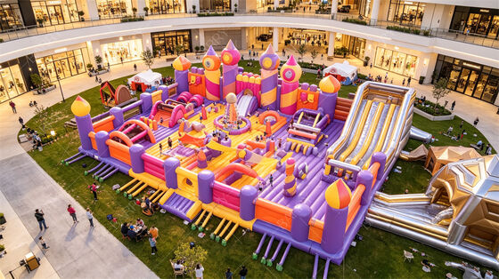 Ville d'amusement gonflable de château violet magique | Parcours de rebond et d'obstacles tout-en-un avec toboggan géant | PVC commercial pour les lieux à fort trafic et les locations de fêtes